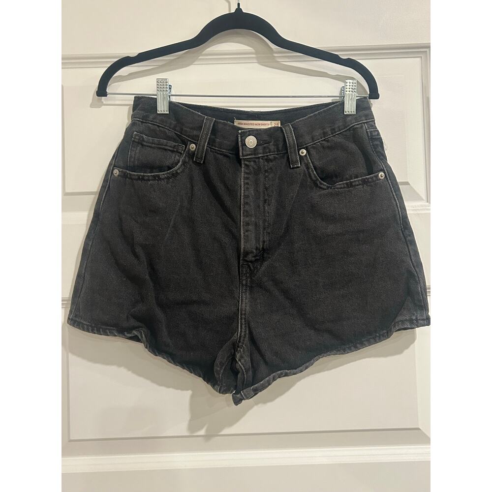 Levi’s High Waisted Mom Shorts Washed Black Denim Women’s Size 28 - Picture 2 of 4